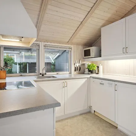 Casa de Férias Beautiful In Bjert With Wifi Binderup Strand