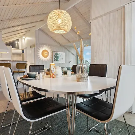 Casa de Férias Beautiful In Bjert With Wifi Binderup Strand